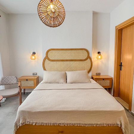Parla Kuecuekkoey Hotel ไอวาลิค ภายนอก รูปภาพ