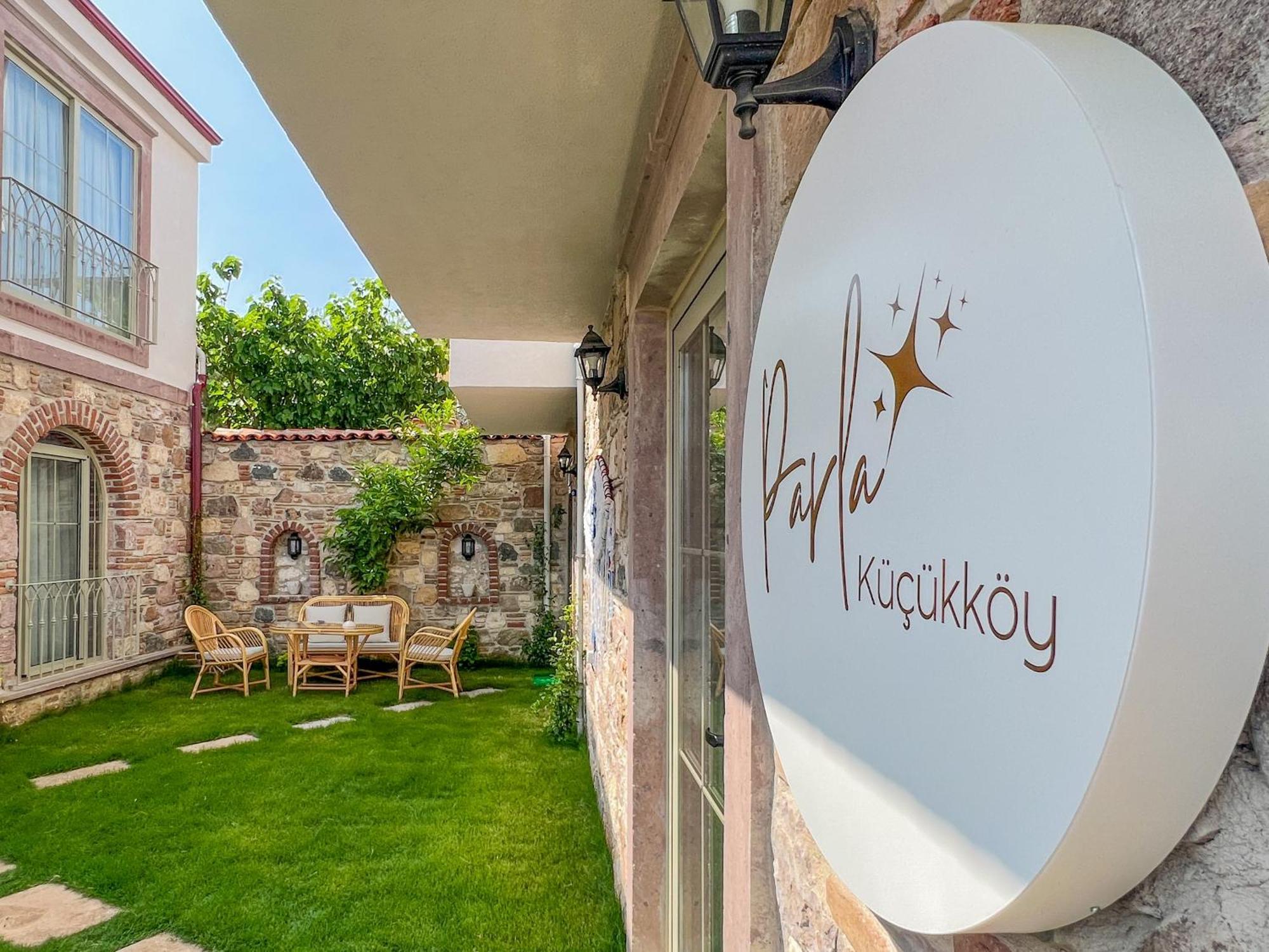 Parla Kuecuekkoey Hotel ไอวาลิค ภายนอก รูปภาพ